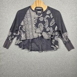 We The Free Shirt Womens Small Gray Paisley Raglan Long Sleeve Ruffle Hem Boho
